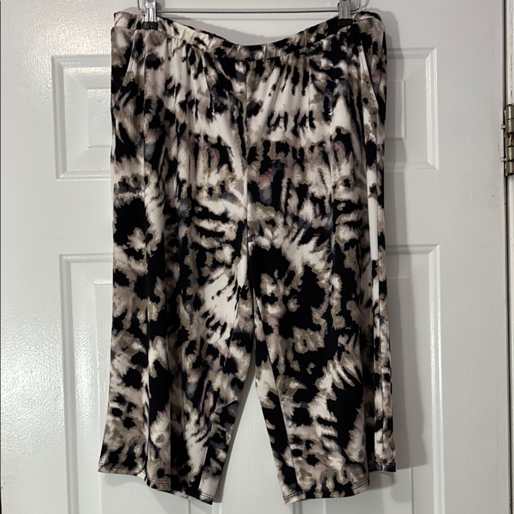 Niña Leonard brand wide pallozo pants . Size XL. Capri length
